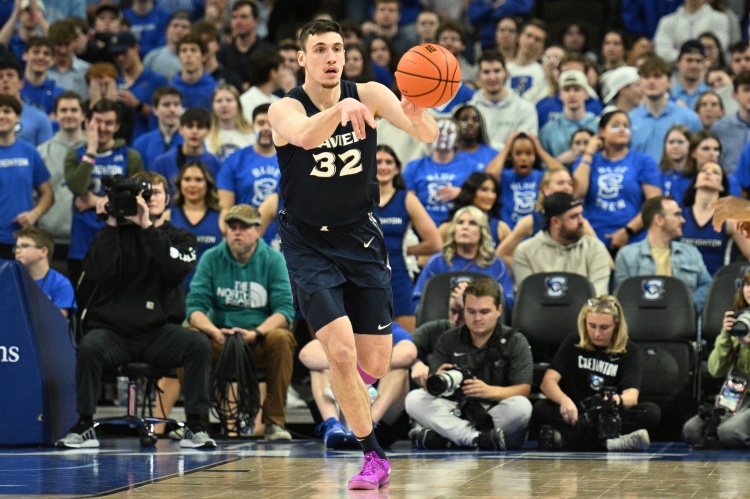 快船队达成一年合约签约六年前锋扎克-弗里曼托，资深记者披露细节